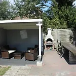 Sylvie Steinhardt, 3 Apartment List