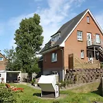 Sylvie Steinhardt, 3 *
